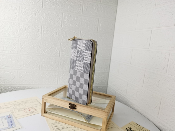 LVコピーウォレット背面デザイン